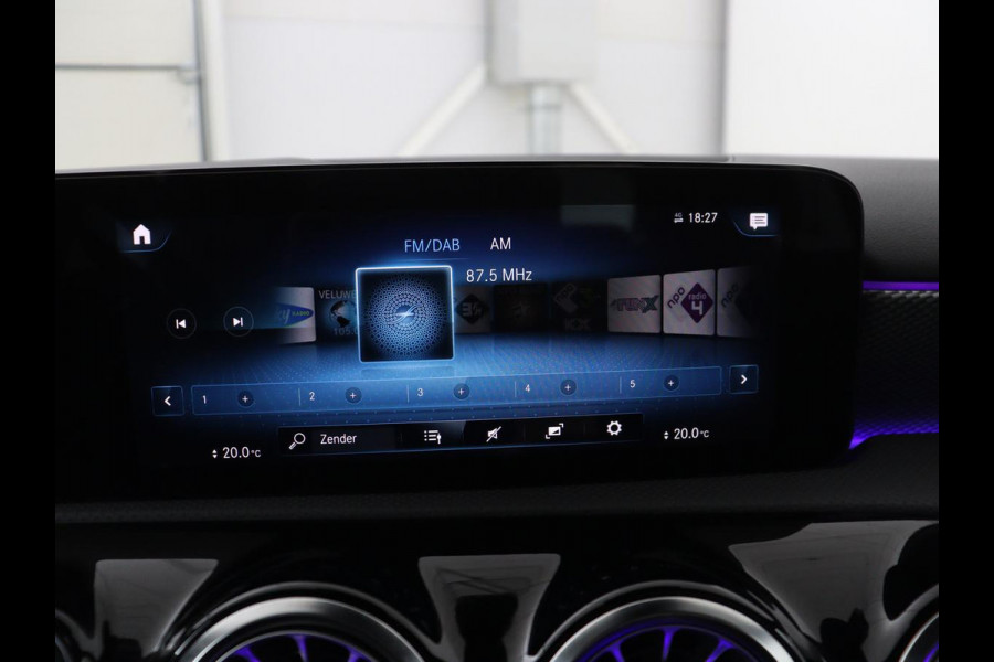 Mercedes-Benz A-Klasse 200 Business Solution Luxury | Trekhaak | Panoramadak | Leder | Memory | Sfeerverlichting | Full LED | Stoelverwarming | Camera | Park assist | Cruise control |