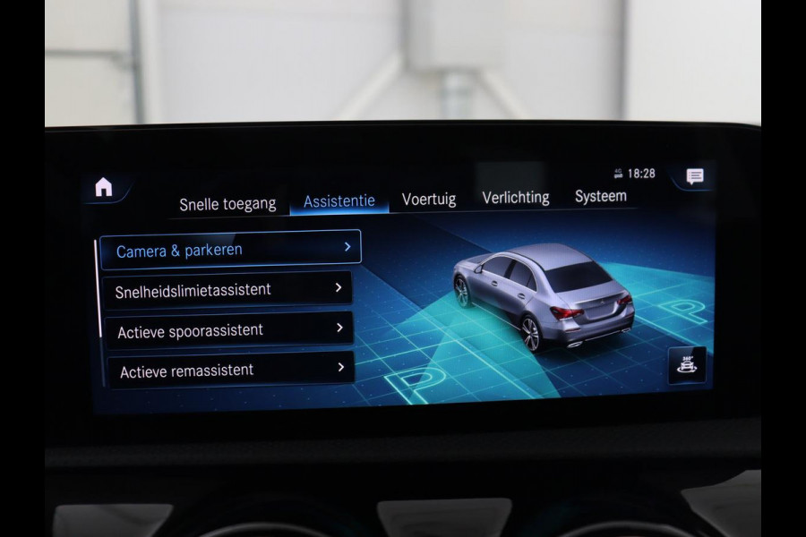 Mercedes-Benz A-Klasse 200 Business Solution Luxury | Trekhaak | Panoramadak | Leder | Memory | Sfeerverlichting | Full LED | Stoelverwarming | Camera | Park assist | Cruise control |