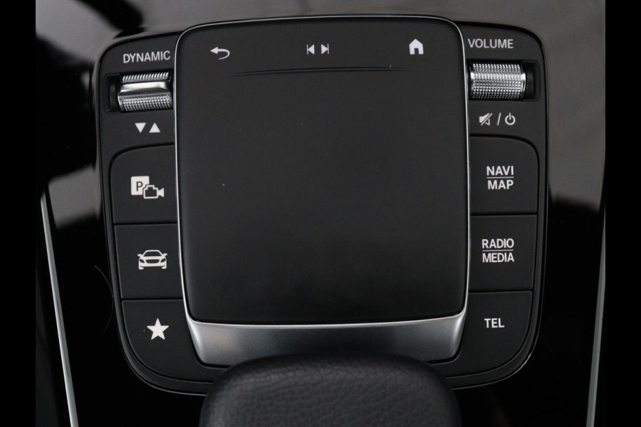 Mercedes-Benz A-Klasse 200 Business Solution Luxury | Trekhaak | Panoramadak | Leder | Memory | Sfeerverlichting | Full LED | Stoelverwarming | Camera | Park assist | Cruise control |