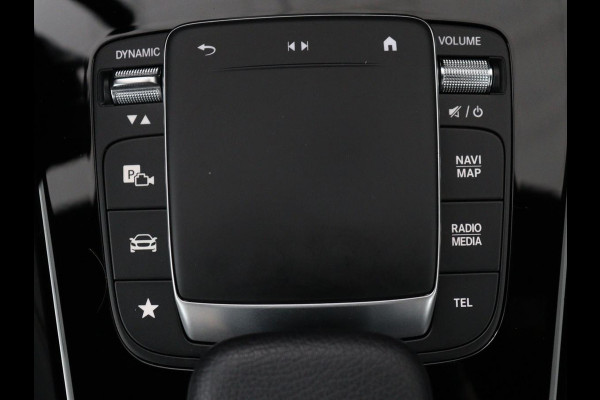 Mercedes-Benz A-Klasse 200 Business Solution Luxury | Trekhaak | Panoramadak | Leder | Memory | Sfeerverlichting | Full LED | Stoelverwarming | Camera | Park assist | Cruise control |