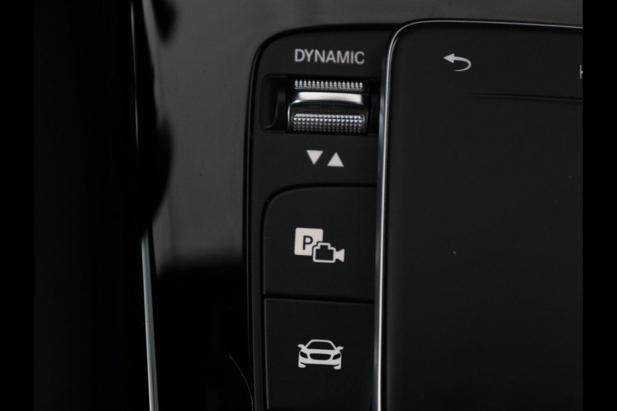 Mercedes-Benz A-Klasse 200 Business Solution Luxury | Trekhaak | Panoramadak | Leder | Memory | Sfeerverlichting | Full LED | Stoelverwarming | Camera | Park assist | Cruise control |