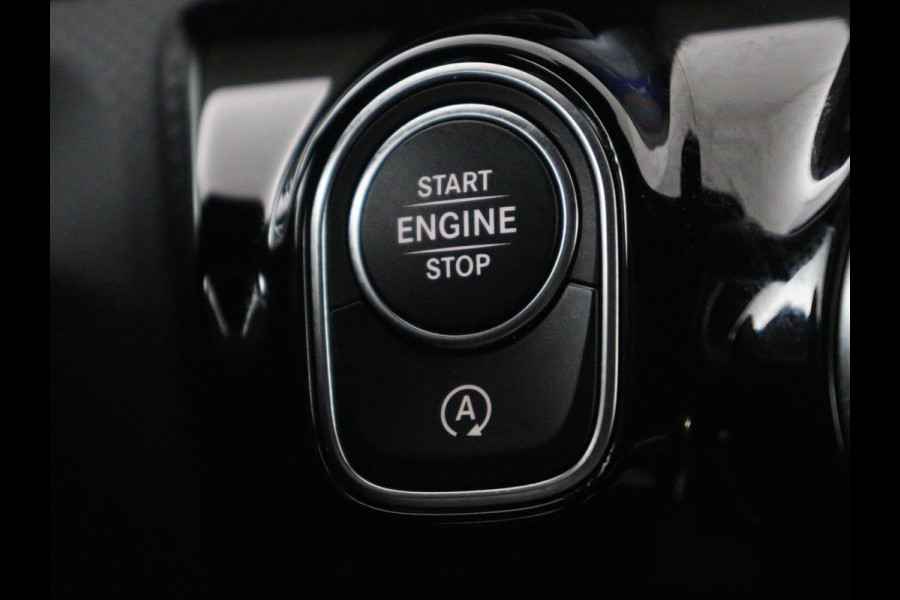 Mercedes-Benz A-Klasse 200 Business Solution Luxury | Trekhaak | Panoramadak | Leder | Memory | Sfeerverlichting | Full LED | Stoelverwarming | Camera | Park assist | Cruise control |