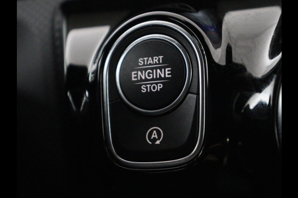 Mercedes-Benz A-Klasse 200 Business Solution Luxury | Trekhaak | Panoramadak | Leder | Memory | Sfeerverlichting | Full LED | Stoelverwarming | Camera | Park assist | Cruise control |