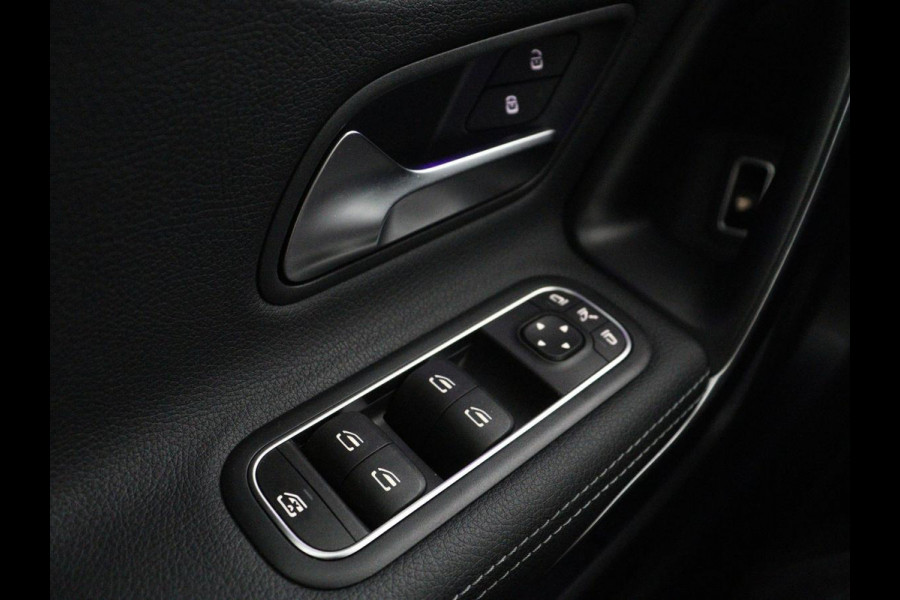 Mercedes-Benz A-Klasse 200 Business Solution Luxury | Trekhaak | Panoramadak | Leder | Memory | Sfeerverlichting | Full LED | Stoelverwarming | Camera | Park assist | Cruise control |
