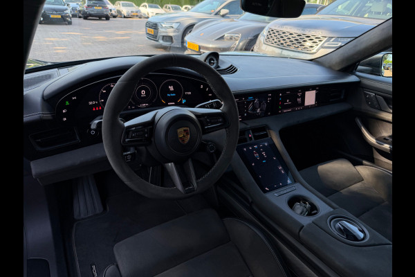 Porsche Taycan GTS 93 kWh / SoH 91,6% / Panoramadak / 360Camera / Head-up / Passenger Display / Achterasbesturing / Keyless / Bose / 21'' / Luchtvering / Sportdesign+Chrono / Matrix LED / Carbon intr. / Innodrive