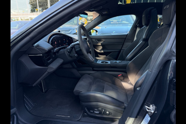 Porsche Taycan GTS 93 kWh / SoH 91,6% / Panoramadak / 360Camera / Head-up / Passenger Display / Achterasbesturing / Keyless / Bose / 21'' / Luchtvering / Sportdesign+Chrono / Matrix LED / Carbon intr. / Innodrive