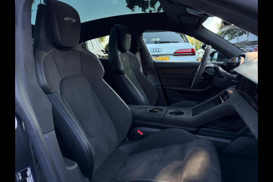 Porsche Taycan GTS 93 kWh / SoH 91,6% / Panoramadak / 360Camera / Head-up / Passenger Display / Achterasbesturing / Keyless / Bose / 21'' / Luchtvering / Sportdesign+Chrono / Matrix LED / Carbon intr. / Innodrive