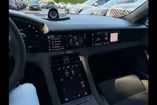 Porsche Taycan GTS 93 kWh / SoH 91,6% / Panoramadak / 360Camera / Head-up / Passenger Display / Achterasbesturing / Keyless / Bose / 21'' / Luchtvering / Sportdesign+Chrono / Matrix LED / Carbon intr. / Innodrive