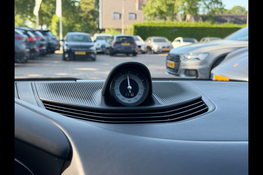 Porsche Taycan GTS 93 kWh / SoH 91,6% / Panoramadak / 360Camera / Head-up / Passenger Display / Achterasbesturing / Keyless / Bose / 21'' / Luchtvering / Sportdesign+Chrono / Matrix LED / Carbon intr. / Innodrive