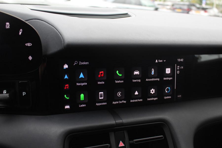 Porsche Taycan Performance 84 kWh / Panoramadak / Camera / Luchtvering / 20'' / Leder / CarPlay / Stoelverwarming / DAB / ACC