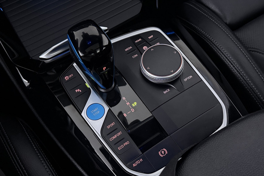 BMW iX3 Executive 80 kWh (PANORAMADAK, CAMERA, SFEERVERLICHTING, STOELVERWARMING, ELEKTR STOELEN, CRUISE ADAPTIEF)