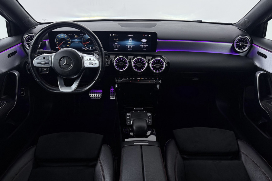 Mercedes-Benz A-Klasse 180 Business Solution AMG (STOELVERWARMING, SFEERVERLICHTING, CAMERA, NAVIGATIE, PARKEERSENSOREN)