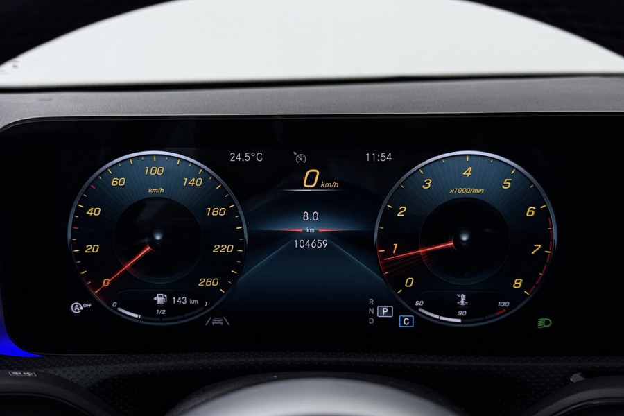 Mercedes-Benz A-Klasse 180 Business Solution AMG (STOELVERWARMING, SFEERVERLICHTING, CAMERA, NAVIGATIE, PARKEERSENSOREN)