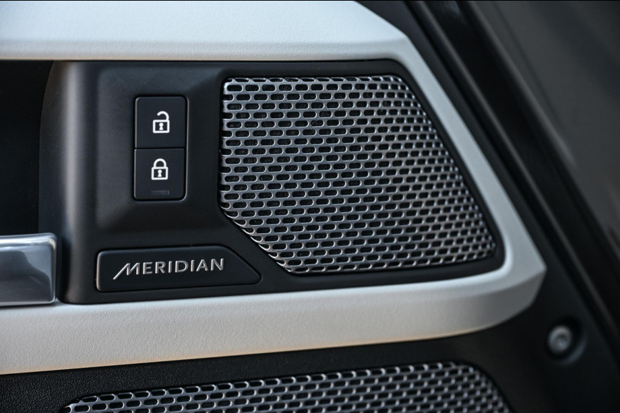 Land Rover Defender 110 2.0 P400e 110 HSE Urban | NL-Auto | Panoramadak | Meridian Sound | 360 Camera | Luchtvering | Stoelverwarming + Ventilatie | Adaptive Cruise Control | Trekhaak |