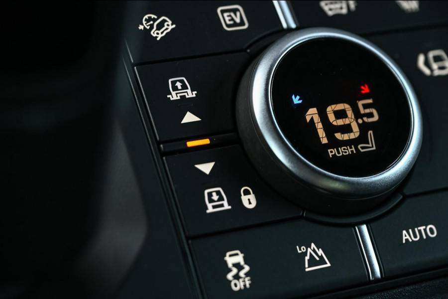Land Rover Defender 110 2.0 P400e 110 HSE Urban | NL-Auto | Panoramadak | Meridian Sound | 360 Camera | Luchtvering | Stoelverwarming + Ventilatie | Adaptive Cruise Control | Trekhaak |