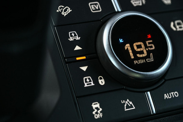 Land Rover Defender 110 2.0 P400e 110 HSE Urban | NL-Auto | Panoramadak | Meridian Sound | 360 Camera | Luchtvering | Stoelverwarming + Ventilatie | Adaptive Cruise Control | Trekhaak |