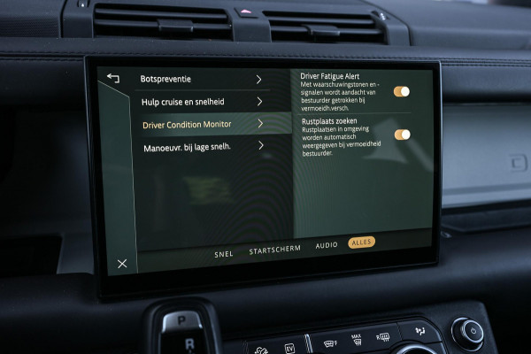 Land Rover Defender 110 2.0 P400e 110 HSE Urban | NL-Auto | Panoramadak | Meridian Sound | 360 Camera | Luchtvering | Stoelverwarming + Ventilatie | Adaptive Cruise Control | Trekhaak |