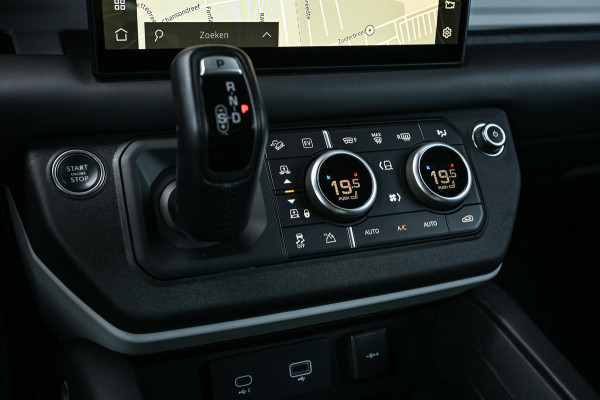 Land Rover Defender 110 2.0 P400e 110 HSE Urban | NL-Auto | Panoramadak | Meridian Sound | 360 Camera | Luchtvering | Stoelverwarming + Ventilatie | Adaptive Cruise Control | Trekhaak |