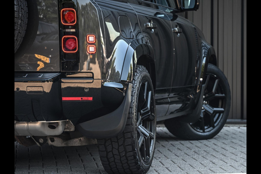 Land Rover Defender 110 2.0 P400e 110 HSE Urban | NL-Auto | Panoramadak | Meridian Sound | 360 Camera | Luchtvering | Stoelverwarming + Ventilatie | Adaptive Cruise Control | Trekhaak |