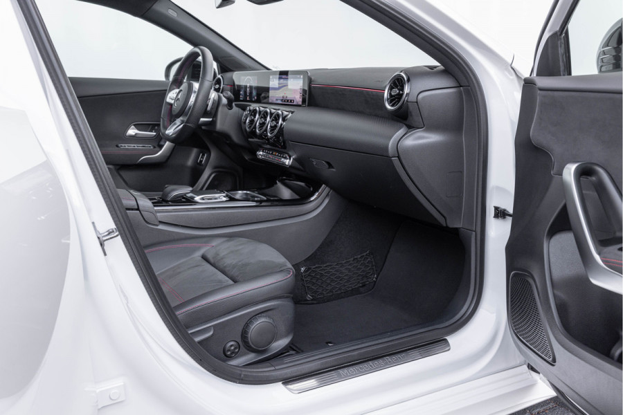 Mercedes-Benz A-Klasse 200 Launch Edition Premium Plus AMG Pano 19''