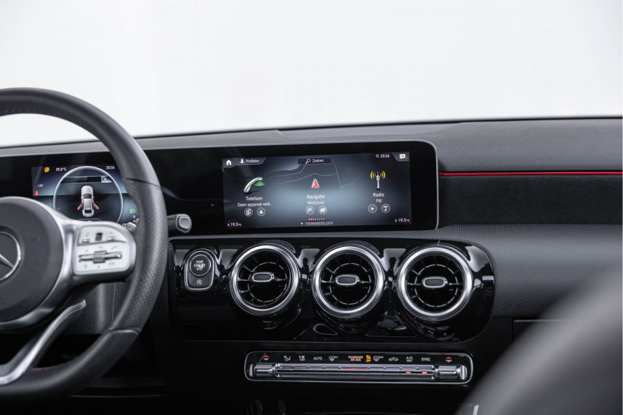 Mercedes-Benz A-Klasse 200 Launch Edition Premium Plus AMG Pano 19''