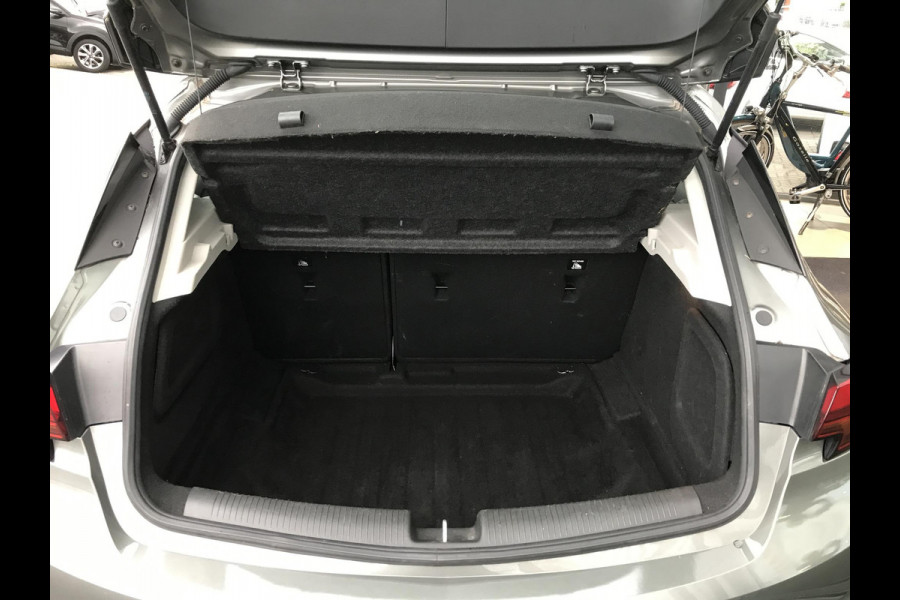 Opel Astra 1.0 Business+ Navi