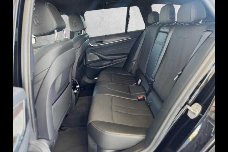 BMW 5 Serie Touring 530i High Executive (Goed OndH, Trekhaak, 360 Camera, Navi, Stoel/stuur VerW, Camera, Comfort Stoelen, Etc)