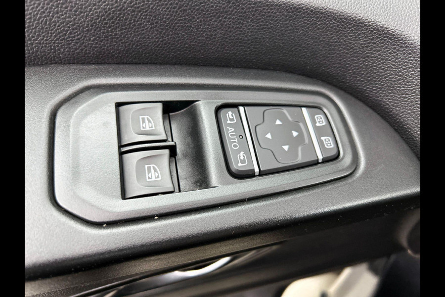 Renault Trafic 2.0 Blue dC1 150PK L2H1 Dubbele Cabine Automaat Navigatie Airco Lichtmetalen velgen Betimmering Trekhaak Camera Parkeer sensoren Dab