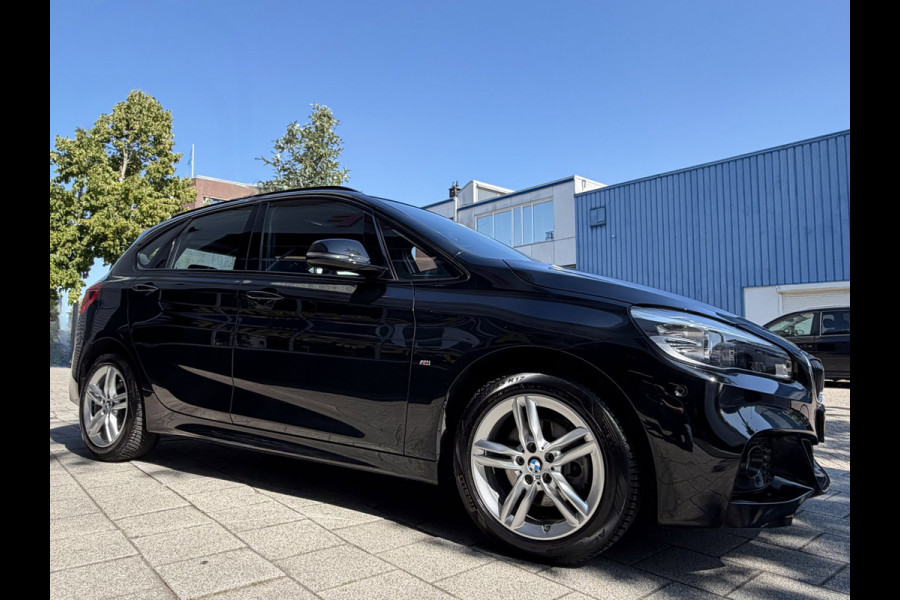 BMW 2 Serie Active Tourer 218i M- Sport - Navigatie I Airco I Sport pakket I LED I PDC I Trekhaak I Dealer onderhouden