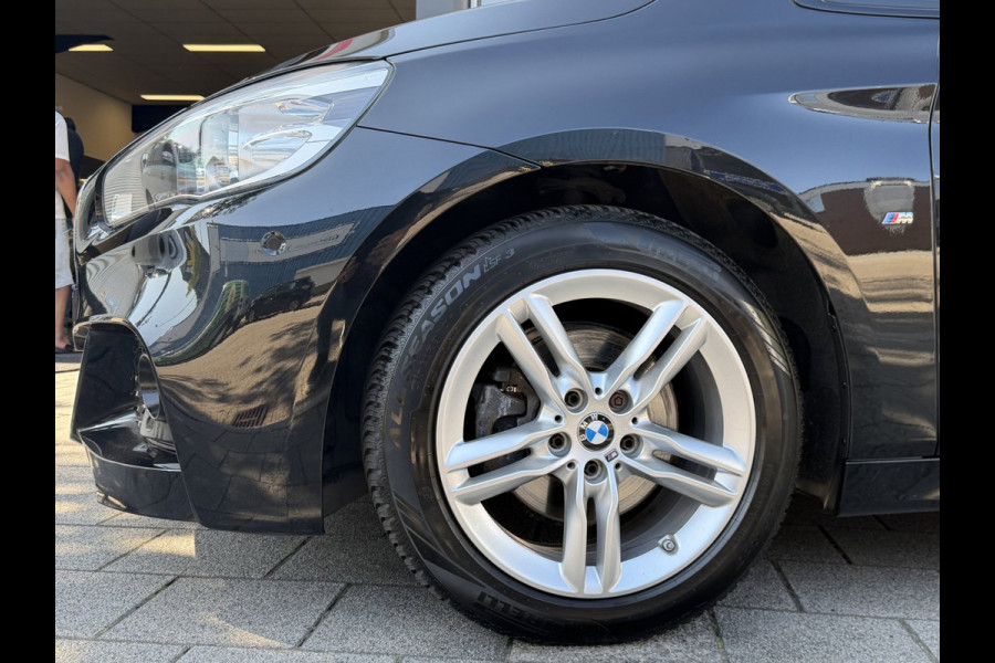 BMW 2 Serie Active Tourer 218i M- Sport - Navigatie I Airco I Sport pakket I LED I PDC I Trekhaak I Dealer onderhouden