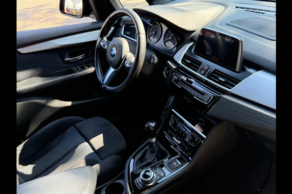 BMW 2 Serie Active Tourer 218i M- Sport - Navigatie I Airco I Sport pakket I LED I PDC I Trekhaak I Dealer onderhouden