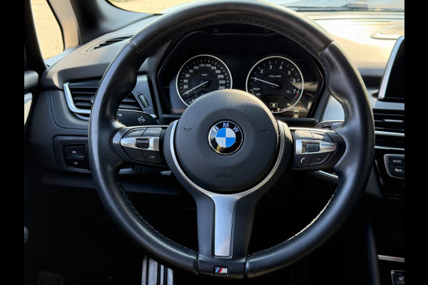 BMW 2 Serie Active Tourer 218i M- Sport - Navigatie I Airco I Sport pakket I LED I PDC I Trekhaak I Dealer onderhouden