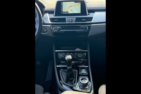 BMW 2 Serie Active Tourer 218i M- Sport - Navigatie I Airco I Sport pakket I LED I PDC I Trekhaak I Dealer onderhouden