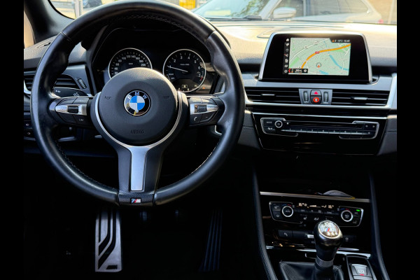 BMW 2 Serie Active Tourer 218i M- Sport - Navigatie I Airco I Sport pakket I LED I PDC I Trekhaak I Dealer onderhouden