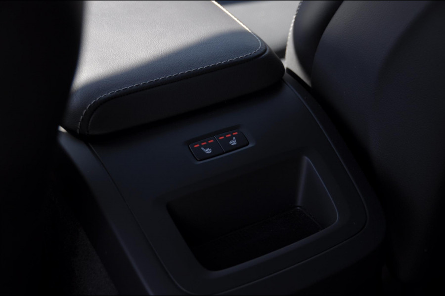 Volvo XC60 T8 455PK Automaat AWD Ultra Black Edition / stoelmassage - en ventilatie / Head-up display/ Harman Kardon audio/ BLIS/ Elektrischbedienbare stoelen met geheugen / Panoramadak/ Adaptive cruise control/ Pilot assist/ Apple Carplay/ Android auto/