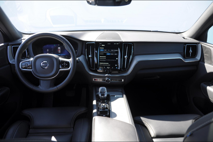 Volvo XC60 T8 455PK Automaat AWD Ultra Black Edition / stoelmassage - en ventilatie / Head-up display/ Harman Kardon audio/ BLIS/ Elektrischbedienbare stoelen met geheugen / Panoramadak/ Adaptive cruise control/ Pilot assist/ Apple Carplay/ Android auto/