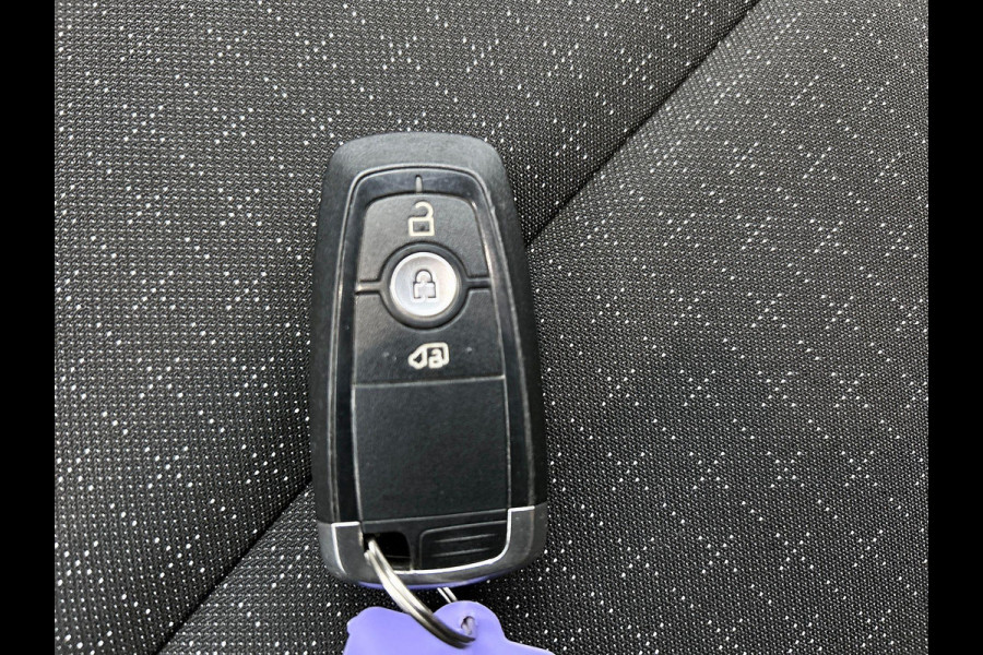 Ford Transit Custom 300 2.0 TDCI L2H1 Trend Nieuw Model Automaat Ford Transit Custom 300 2.0 TDCI L2H1 Trend NM Automaat Navigatie Parkeersensoren Camera