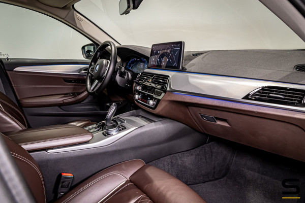 BMW 5 Serie Touring 530e|Cam|Pano|Comfort|HUD|Acc+|Nappa|APK