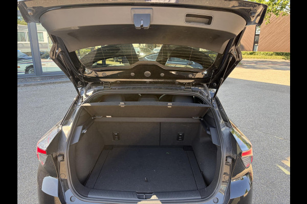 MG Mg4 electric Luxury 64 kWh LONG RANGE | SOH 97% | 8000KM |  360° CAMERA | STOEL & STUURVERWARMING | 7 JAAR MG GARANTIE T/M 02-2031 | ELEKTRISCHE STOEL | DODEHOEK SENSOR | ADAPTIVE CRUISE CONTROL|