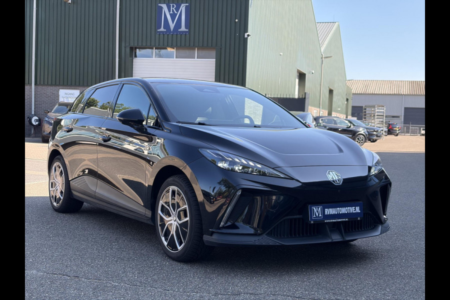 MG Mg4 electric Luxury 64 kWh LONG RANGE | SOH 97% | 8000KM |  360° CAMERA | STOEL & STUURVERWARMING | 7 JAAR MG GARANTIE T/M 02-2031 | ELEKTRISCHE STOEL | DODEHOEK SENSOR | ADAPTIVE CRUISE CONTROL|