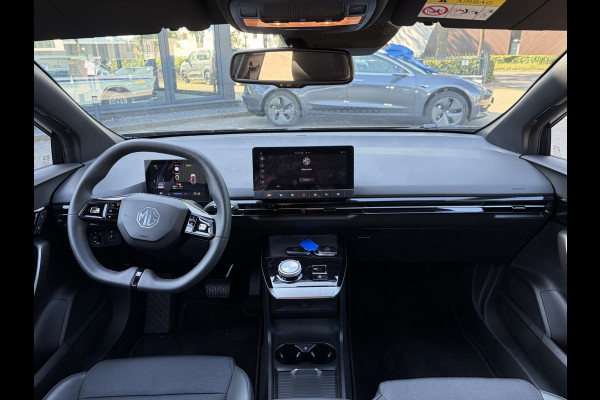 MG Mg4 electric Luxury 64 kWh LONG RANGE | SOH 97% | 8000KM |  360° CAMERA | STOEL & STUURVERWARMING | 7 JAAR MG GARANTIE T/M 02-2031 | ELEKTRISCHE STOEL | DODEHOEK SENSOR | ADAPTIVE CRUISE CONTROL|