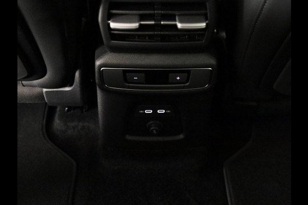 Audi Q4 e-tron S edition Quattro 82KWh 340 pk | Techniekpakket Pro | elektrische stoelen | Glazen panoramadak | head-up display  |