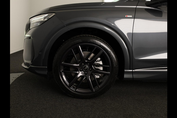 Audi Q4 e-tron S edition Quattro 82KWh 340 pk | Techniekpakket Pro | elektrische stoelen | Glazen panoramadak | head-up display  |