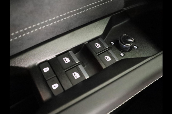Audi Q4 e-tron S edition Quattro 82KWh 340 pk | Techniekpakket Pro | elektrische stoelen | Glazen panoramadak | head-up display  |