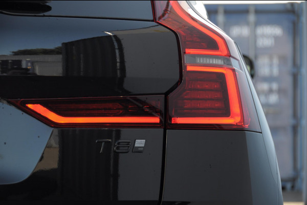 Volvo XC60 T8 455PK Automaat AWD Plus Black Edition / Adaptieve cruise control / BLIS / Panoramadak / Stoel - en stuurverwarming / Keyless entry / Elektrische stoelen / Parkeersensoren met 360 camera