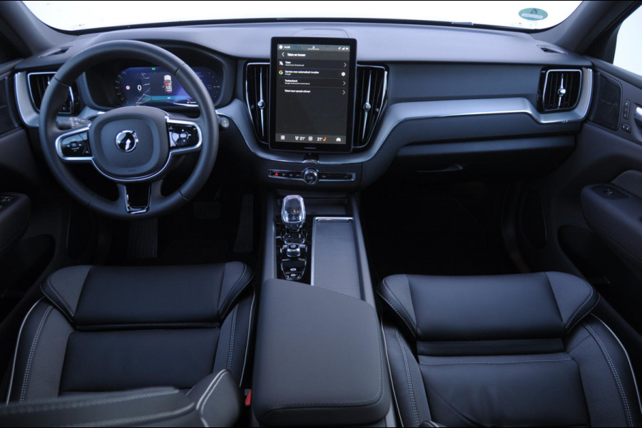 Volvo XC60 T8 455PK Automaat AWD Plus Black Edition / Adaptieve cruise control / BLIS / Panoramadak / Stoel - en stuurverwarming / Keyless entry / Elektrische stoelen / Parkeersensoren met 360 camera