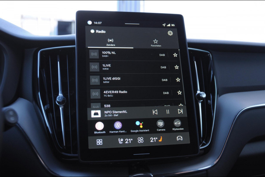 Volvo XC60 T8 455PK Automaat AWD Plus Black Edition / Adaptieve cruise control / BLIS / Panoramadak / Stoel - en stuurverwarming / Keyless entry / Elektrische stoelen / Parkeersensoren met 360 camera