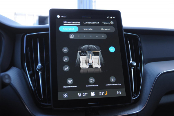 Volvo XC60 T8 455PK Automaat AWD Plus Black Edition / Adaptieve cruise control / BLIS / Panoramadak / Stoel - en stuurverwarming / Keyless entry / Elektrische stoelen / Parkeersensoren met 360 camera