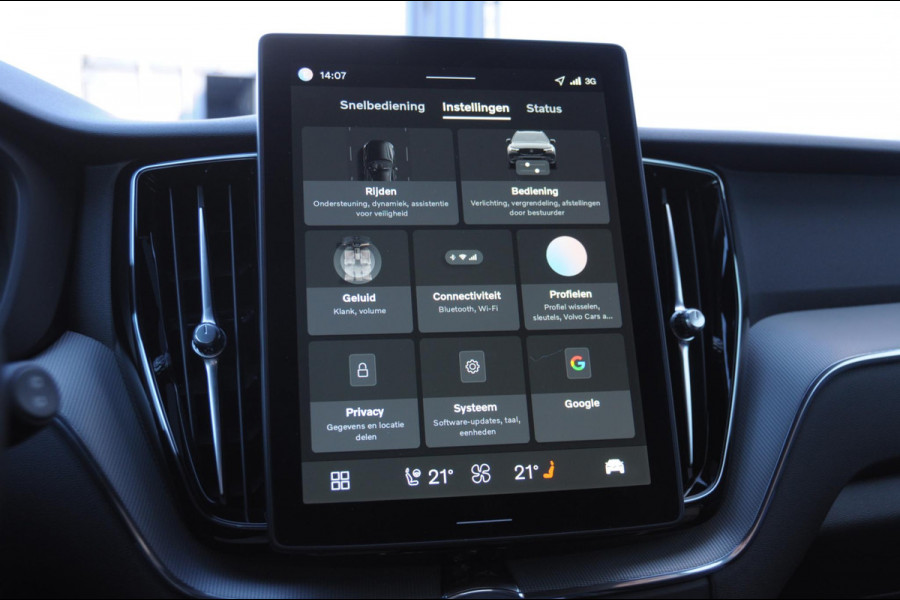 Volvo XC60 T8 455PK Automaat AWD Plus Black Edition / Adaptieve cruise control / BLIS / Panoramadak / Stoel - en stuurverwarming / Keyless entry / Elektrische stoelen / Parkeersensoren met 360 camera