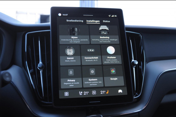 Volvo XC60 T8 455PK Automaat AWD Plus Black Edition / Adaptieve cruise control / BLIS / Panoramadak / Stoel - en stuurverwarming / Keyless entry / Elektrische stoelen / Parkeersensoren met 360 camera